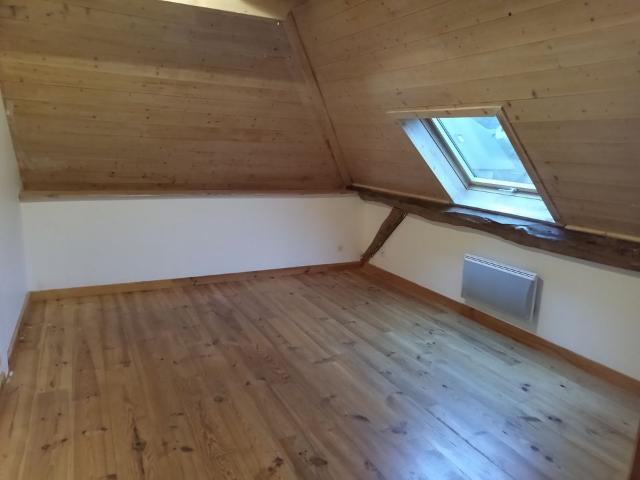 Appartement 3 pièces, 84 m² à louer à Gruffy 74540