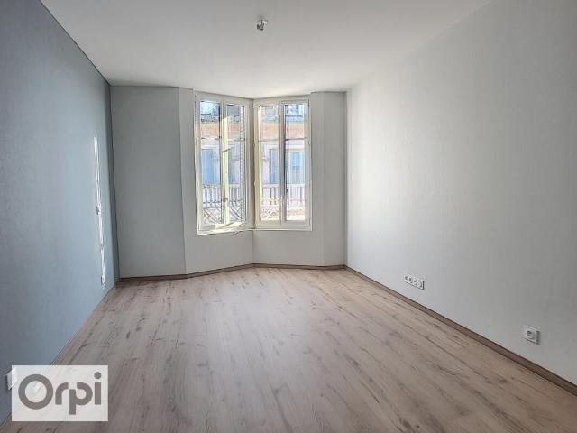 Appartement 3 pièces, 86 m² à louer à Montluçon 03100