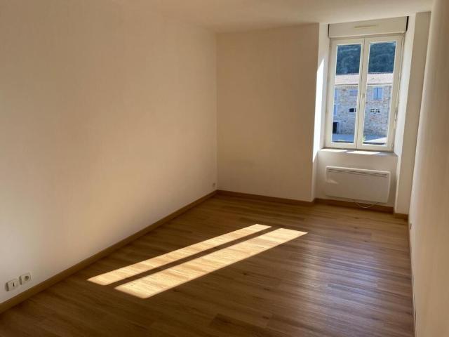 Appartement 3 pièces, 93 m² à louer à Bessèges 30160