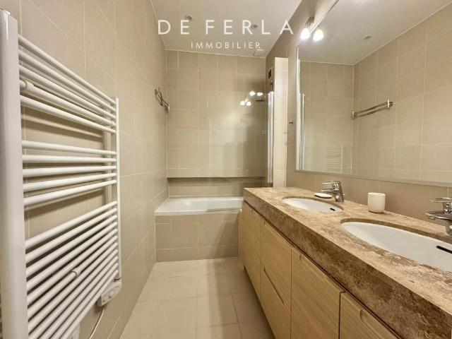 Appartement 3 pièces, 93 m² à louer à Paris 7 75007