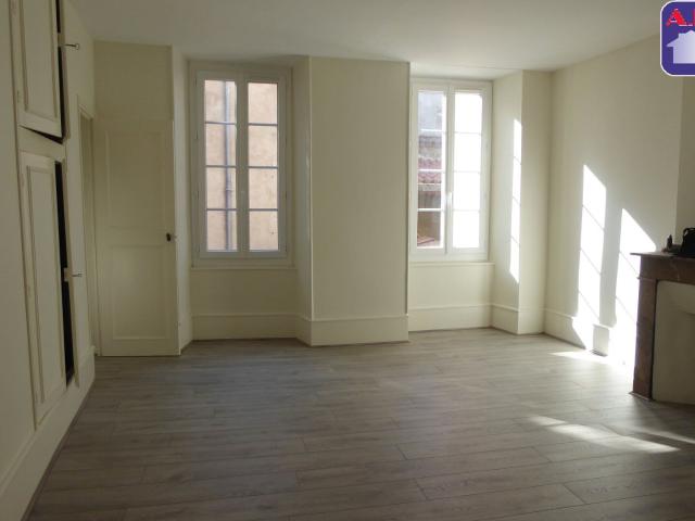 Appartement 3 pièces, 90 m² à louer à Foix 09000