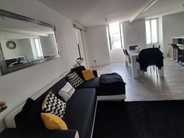 Appartement 3 pièces, 90 m² à louer à Saint Même les Carrières 16720