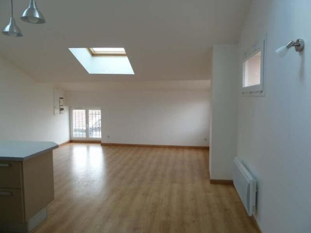 Appartement 3 pièces, 96 m² à louer à Lachapelle sous Aubenas 07200