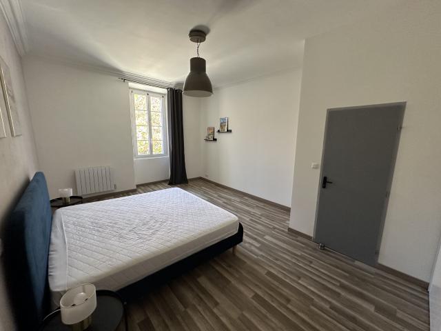 Appartement 3 pièces, 98 m² à louer à Collobrières 83610