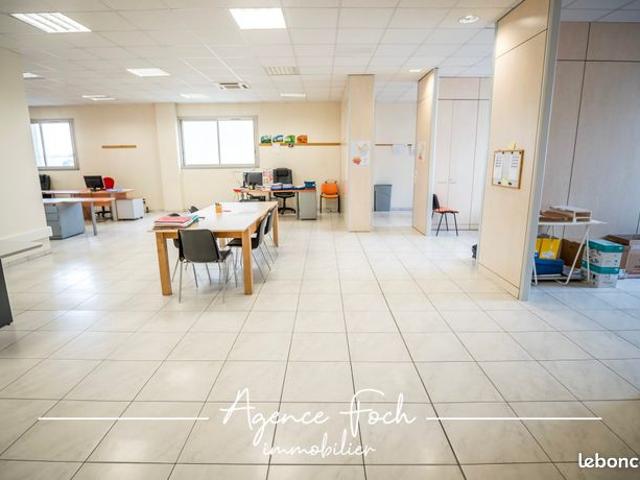 Appartement 3 pièces 384 m²