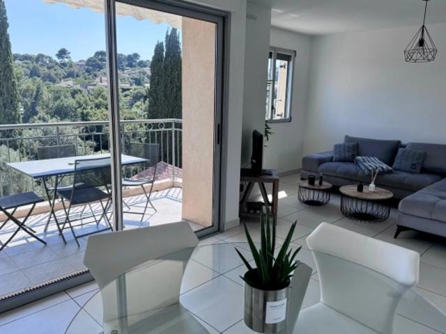 Appartement 3 pièces terrasse vue mer garage cave proche village, mer et Sophia Antipolis