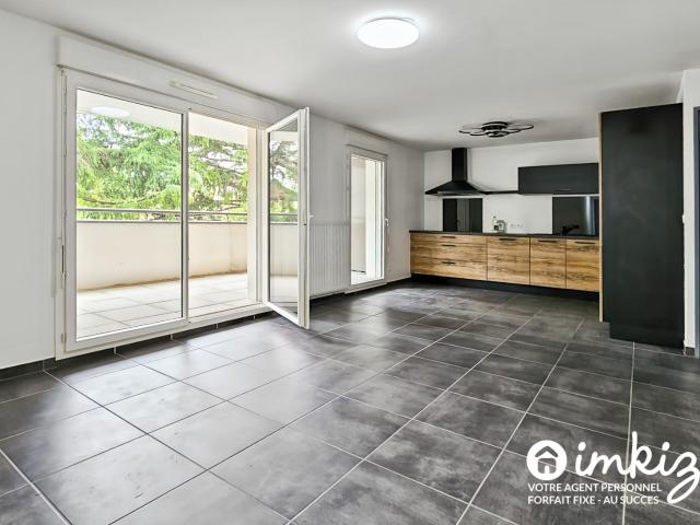 Appartement 3 pièces traversant avec balcon 10 m²