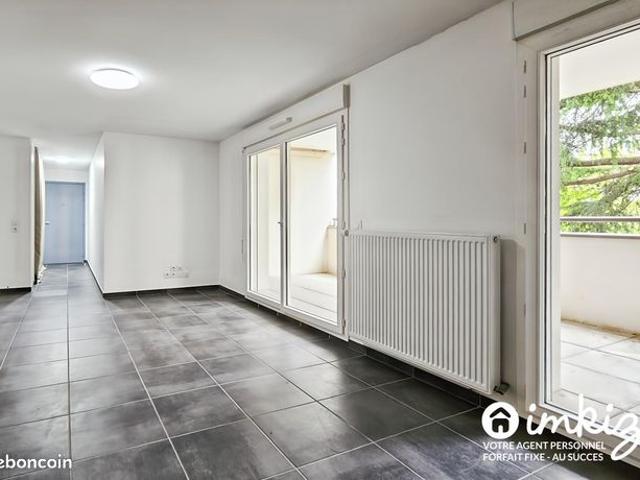 Appartement 3 pièces traversant avec balcon 10 m²
