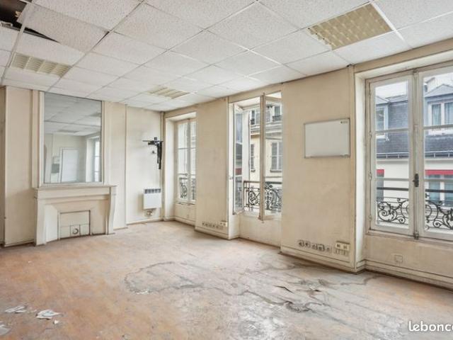 Appartement 3 pièces traversant Paris 8e