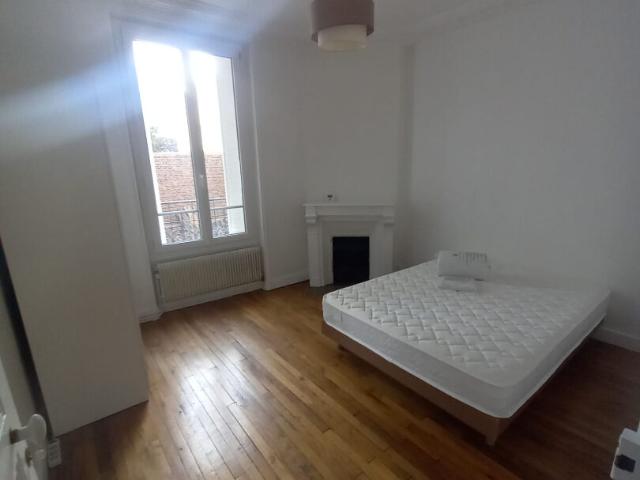 Appartement 3 pièces Vitry sur Seine 51.00m² 1200€ à louer l'Adresse
