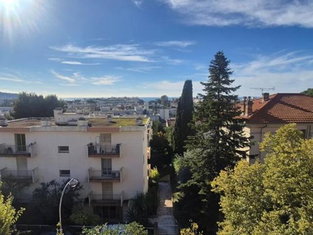 APPARTEMENT 3 PIECES VUE COLLINES