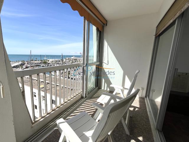 APPARTEMENT 3 PIÈCES VUE PORT ET MER GARAGE CELLIER