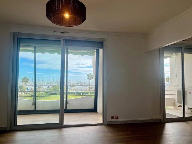 Appartement 3 pièces rénové · Vue Port & Mer · Double Terrasse · Parking