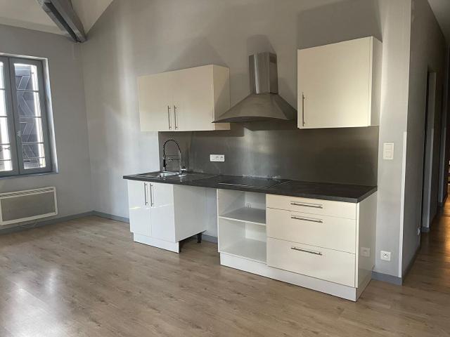 Appartement 3 pièces à louer à Moissac Dernier étage avec cuisine aménagée