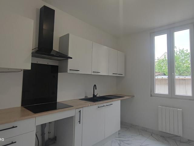 Appartement 3 pièces à louer en rez de chaussée Réf 1047