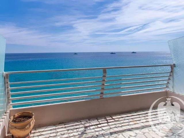 Appartement 3 pièces à rénover en front de mer avec terrasse. 67m² Menton