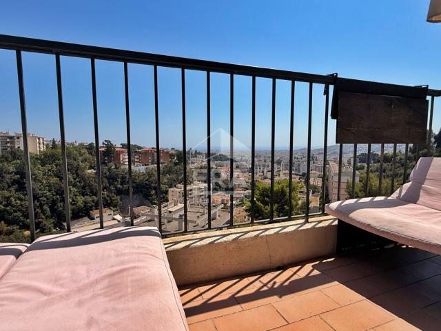 Appartement 3 pièces à vendre à Nice avec vue mer Dernier étage