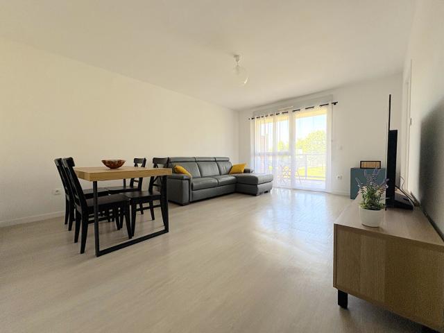 APPARTEMENT 3 PIECES AVEC BALCON