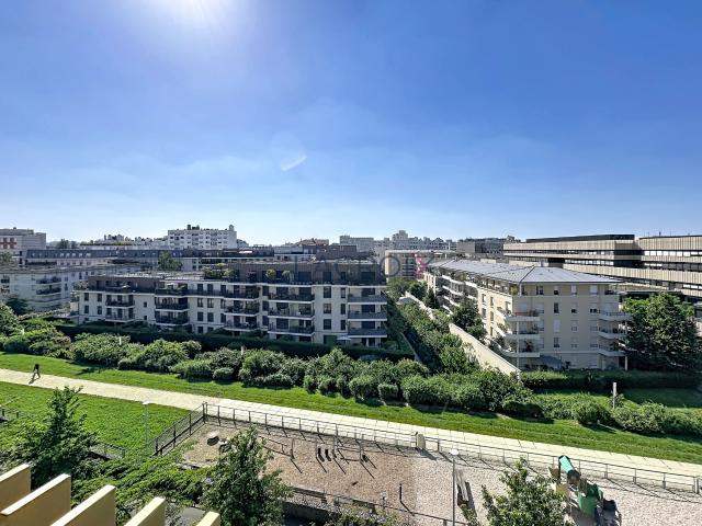 Appartement 3 pièces avec balcon au 5ème étage