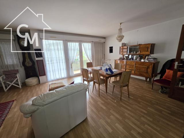 Appartement 3 pièces avec balcon, cave et double parking Bourges
