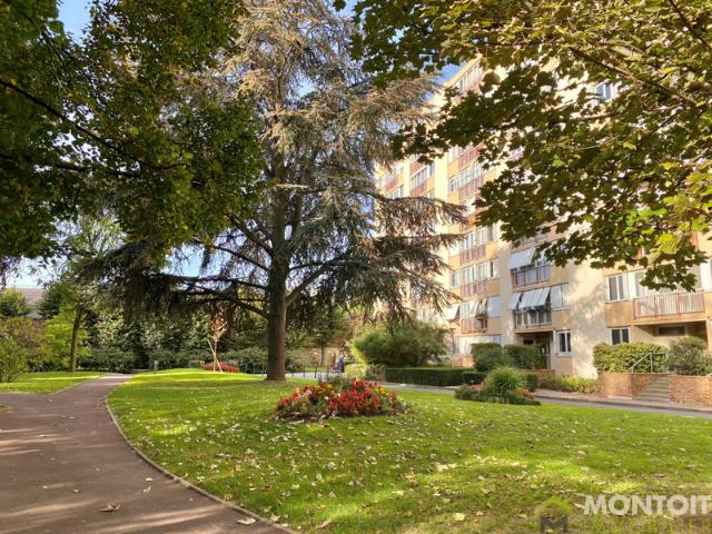 Appartement 3 pièces avec balcon, cave et parking en sous so