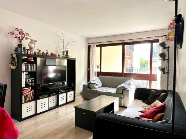 APPARTEMENT 3 PIECES AVEC BALCON LE CHESNAY PARLY