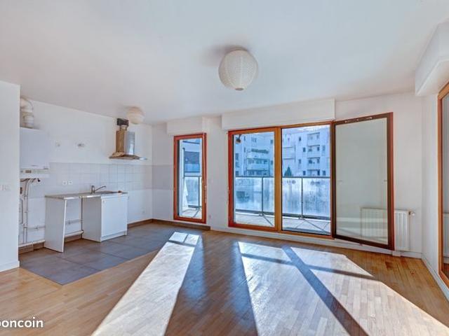 Appartement 3 pièces avec balcon plein Sud