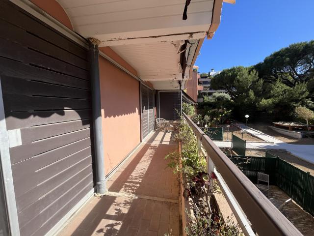 Appartement 3 pièces avec box proche du centre village de Saint Tropez