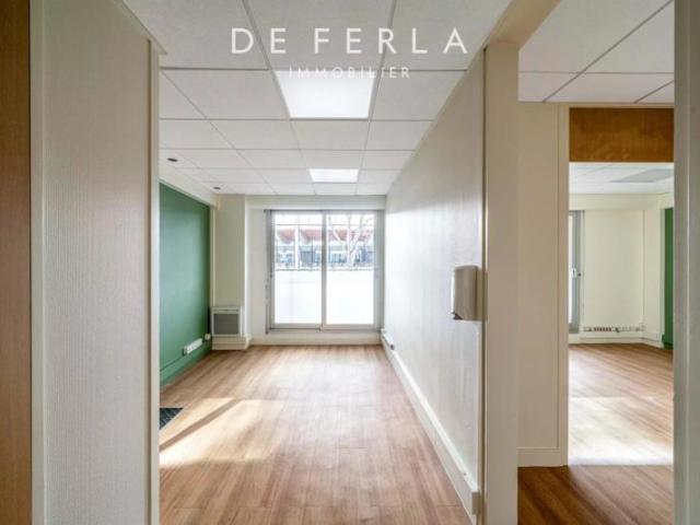 Appartement 3 pièces avec commercialité Paris Vème