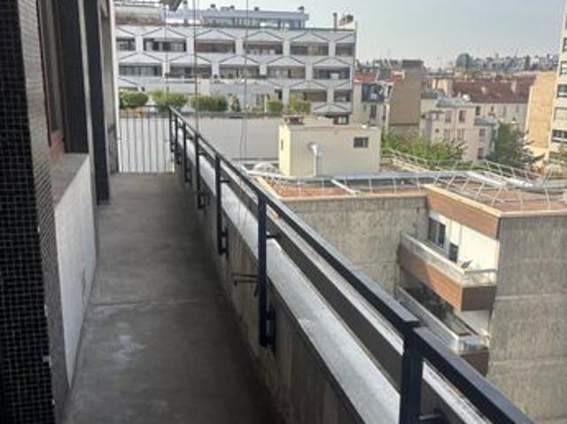 Appartement 3 pièces avec deux balcons, une cave et un parking