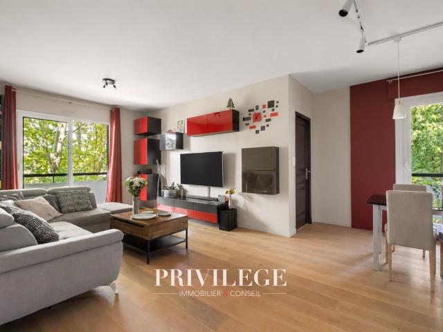 Appartement 3 pièces avec deux balcons et vue sur la végétat. 76m² Ecully