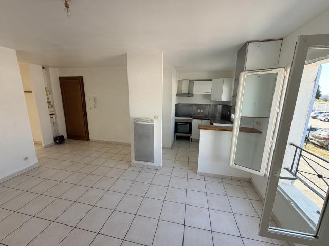 APPARTEMENT 3 PIECES AVEC JARDIN ET TERRASSE A PUGET SUR ARGENS