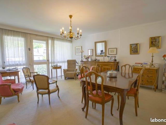 Appartement 3 pièces avec loggia, garage et cave au cœur d’un parc résidentiel
