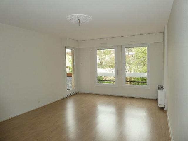 Appartement 3 pièces avec balcon et parking, en résidence