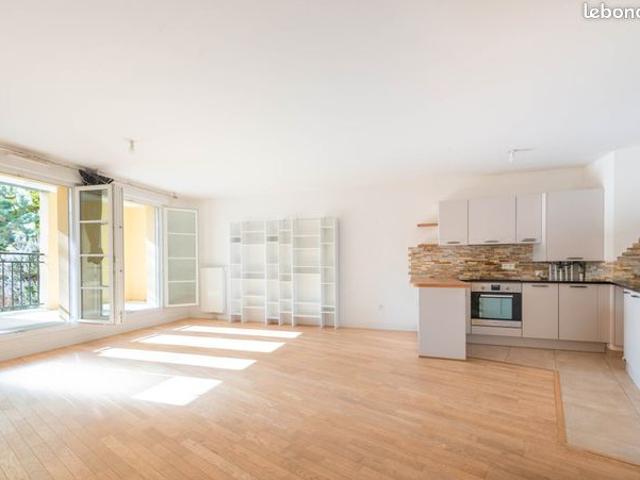 Appartement 3 pièces avec terrasse et balcon