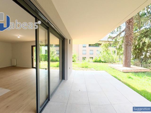Appartement 3 pièces avec terrasse et jardin de 337m²