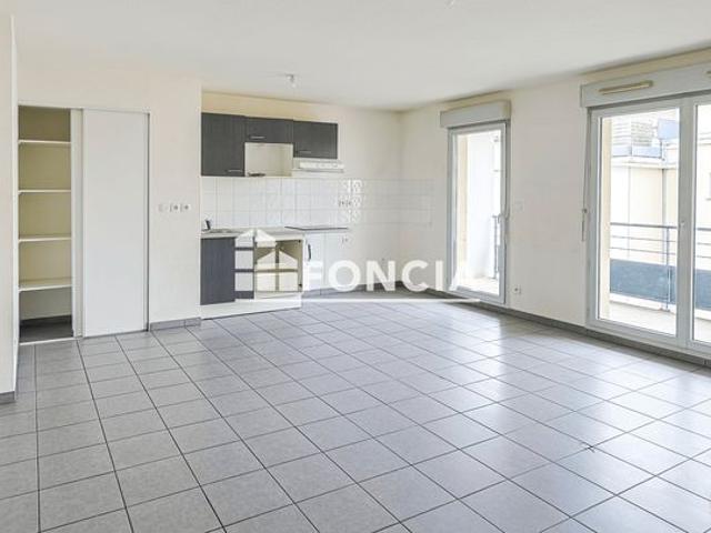 Appartement 3 pieces avec terrasse et 2 parkings en sous sol