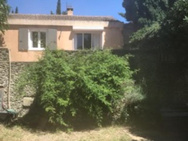 APPARTEMENT 3 PIECES AVEC TERRASSE, JARDIN ET ACCES PISCINE, Maillane 13910