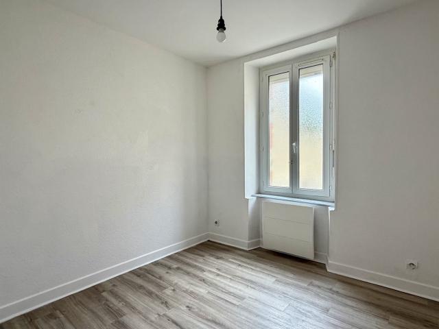 APPARTEMENT 3 PIÈCES AVEC TERRASSE & JARDINET CENTRE PLOUHA