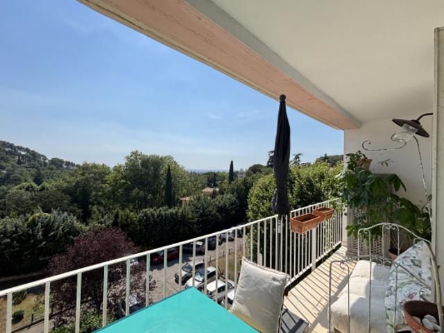 Appartement 3 pièces avec terrasse quartier calme recherch