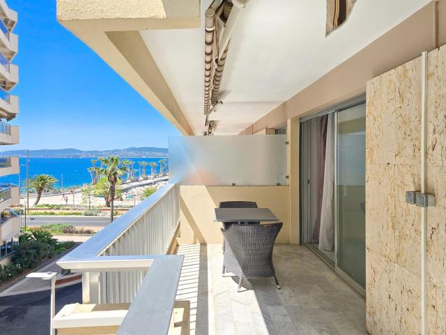 Appartement 3 Pieces Avec Terrasse Vue Mer A Vendre En Coeur. 80m² Saint Raphaël