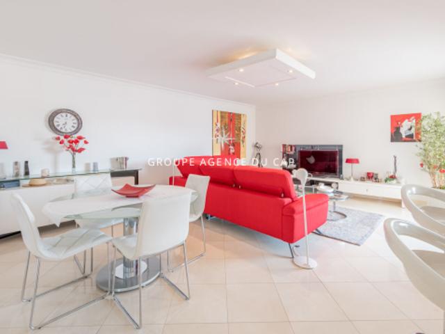 Appartement 3 pièces avec vue dégagée, terrasse et parking privatif à Saint Raphaël