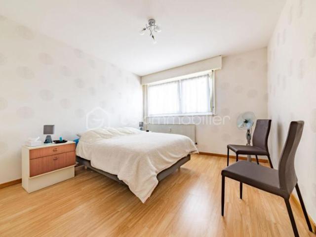 APPARTEMENT 3 PIECES BALCONS CAVE STATIONNEMENT
