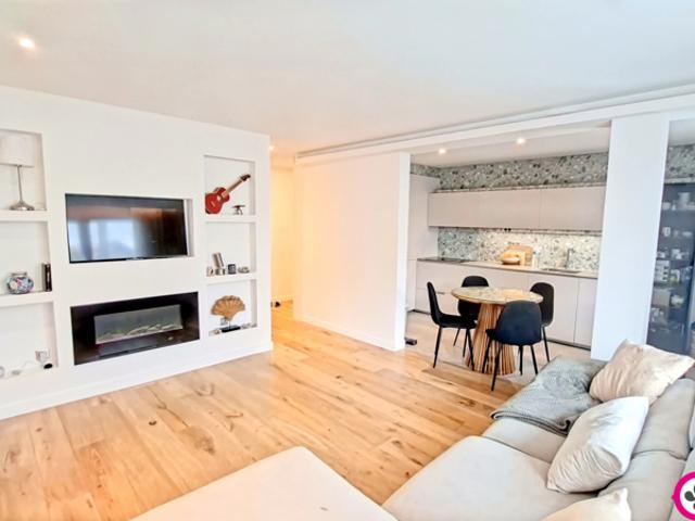 Appartement 3 pièces bis rénové avec balcon, loggia et cave