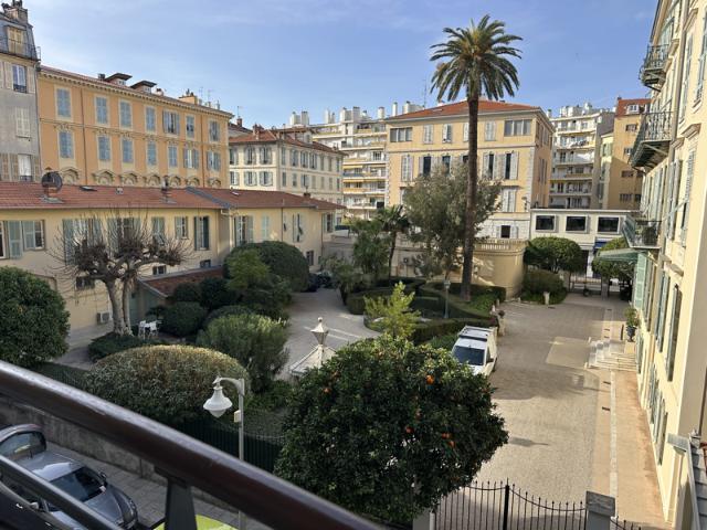 Appartement 3 pièces CARRÉ D'OR avec terrasse et garage