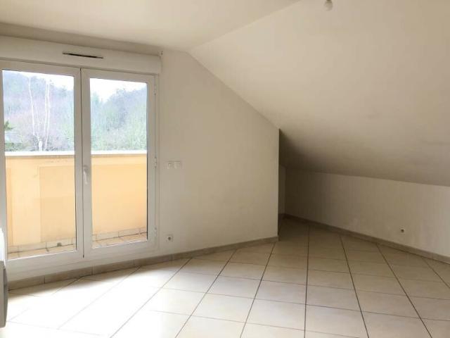 Appartement 3 pièces + cave + parking en sous sol