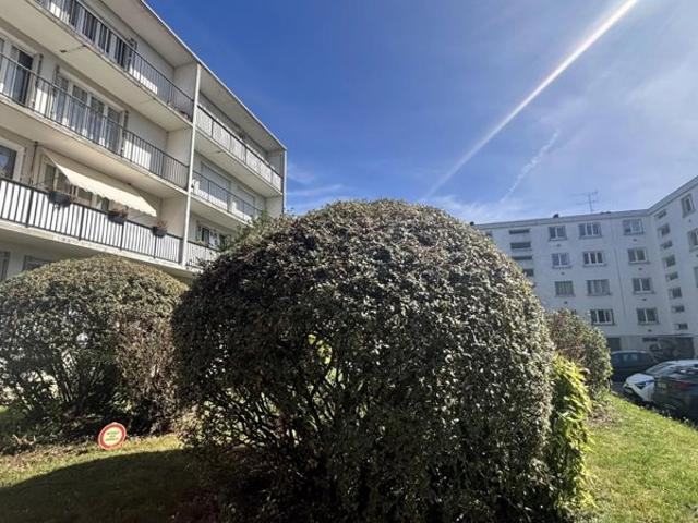 APPARTEMENT 3 PIECES DANS RESIDENCE CENTRE NEAUPHLE