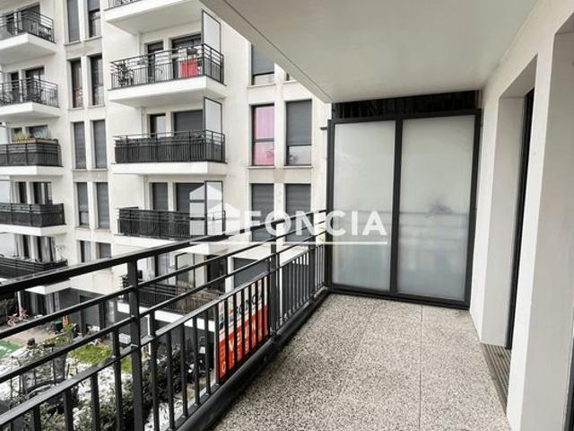 Appartement 3 pièces dans une residence moderne de 2017 avec grand balcon et parking
