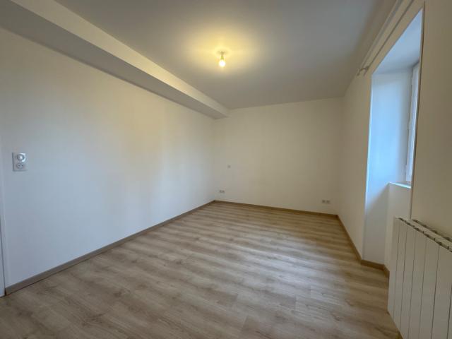 Appartement 3 pièces de 52m2 à louer à Huriel 03