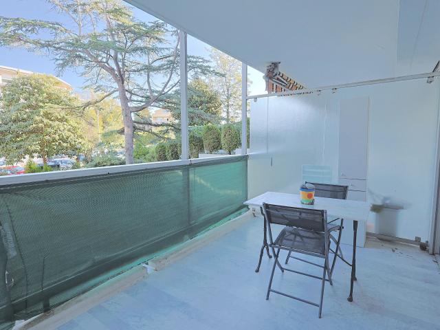 Appartement 3 pièces de 60 m² – Centre d’Antibes, à 500 m des plages avec piscine et box